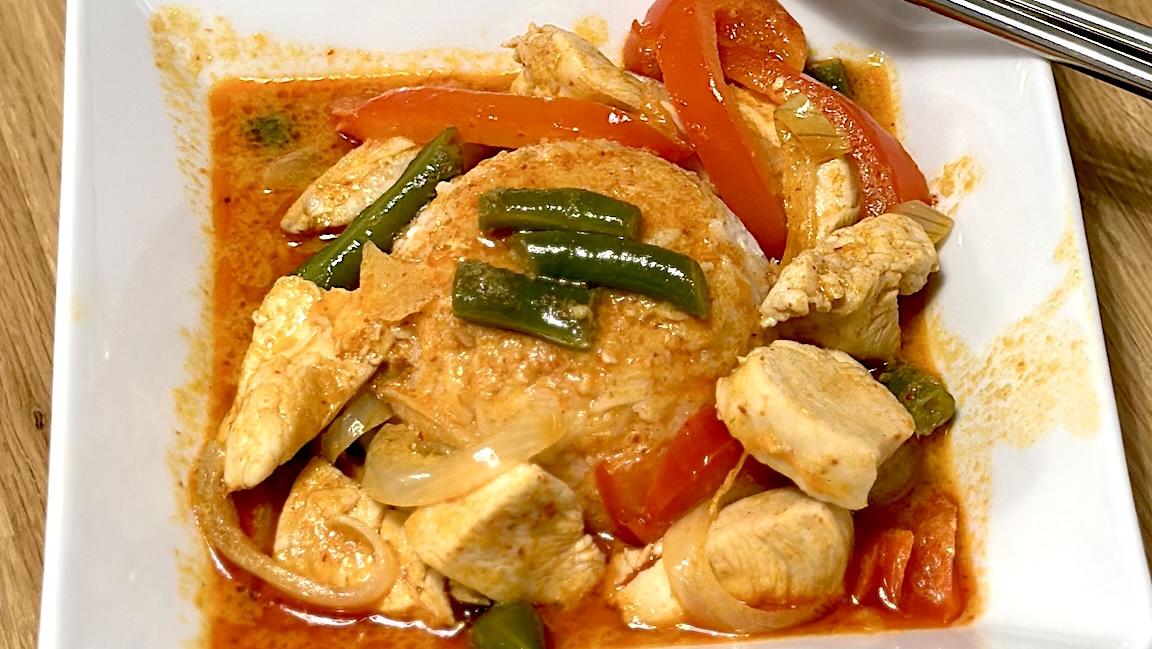 Czerwone Aromatyczne Curry z Kurczakiem